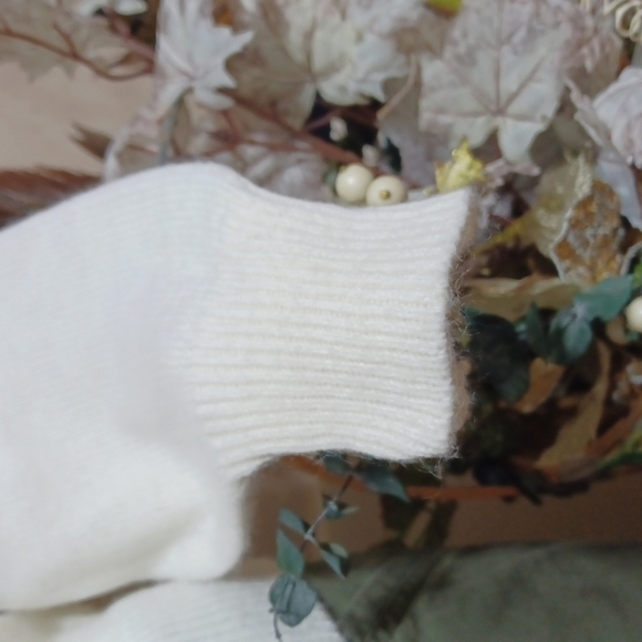PICKET & POST Womans sweater size Large in a beautiful white on white - Picture 3 of 7